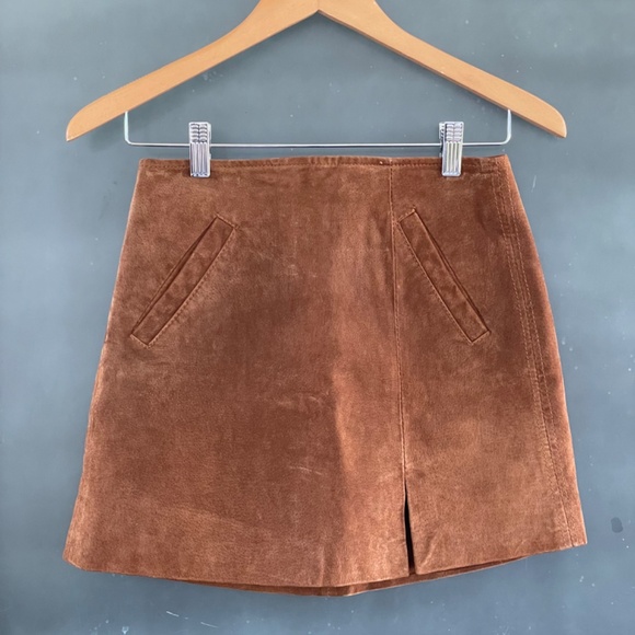 Blank NYC Brown Suede real Leather Mini Skirt Size 24 Front Slit Pockets XS - Picture 2 of 6
